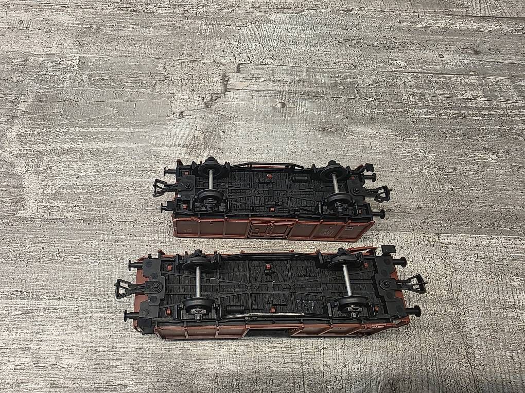Modellini di ferrovie: Fleischman 8224 & Roco 46617  – Usato da Oberweningen venduto da Kneubuehl-anatol