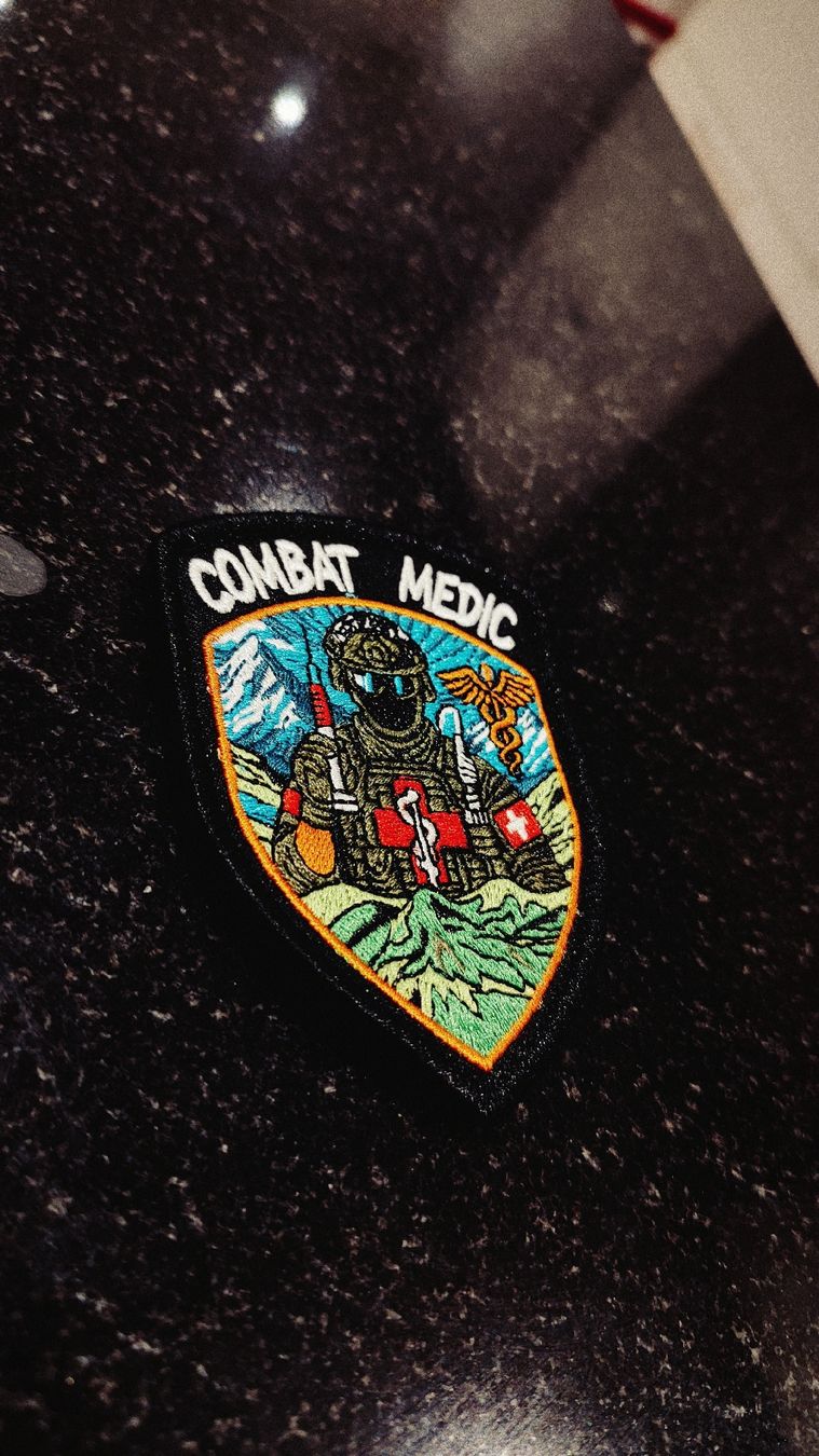 Schweizer Armee Placchette & Badge: Combat Medic Patch, Sanitäter Abzeichen, Top Zustand! – Nuovo (secondo la descrizione) da Balgach venduto da BlackHawkJFR 1