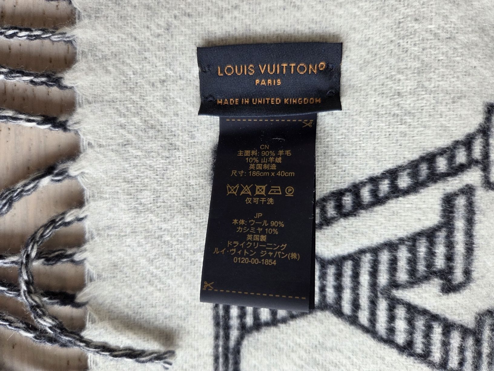 Louis Vuitton Foulard & Sciarpe: Louis Vuitton Monogram Shadow Schal – Nuovo (secondo la descrizione) da Belp venduto da Mary-Angel 3