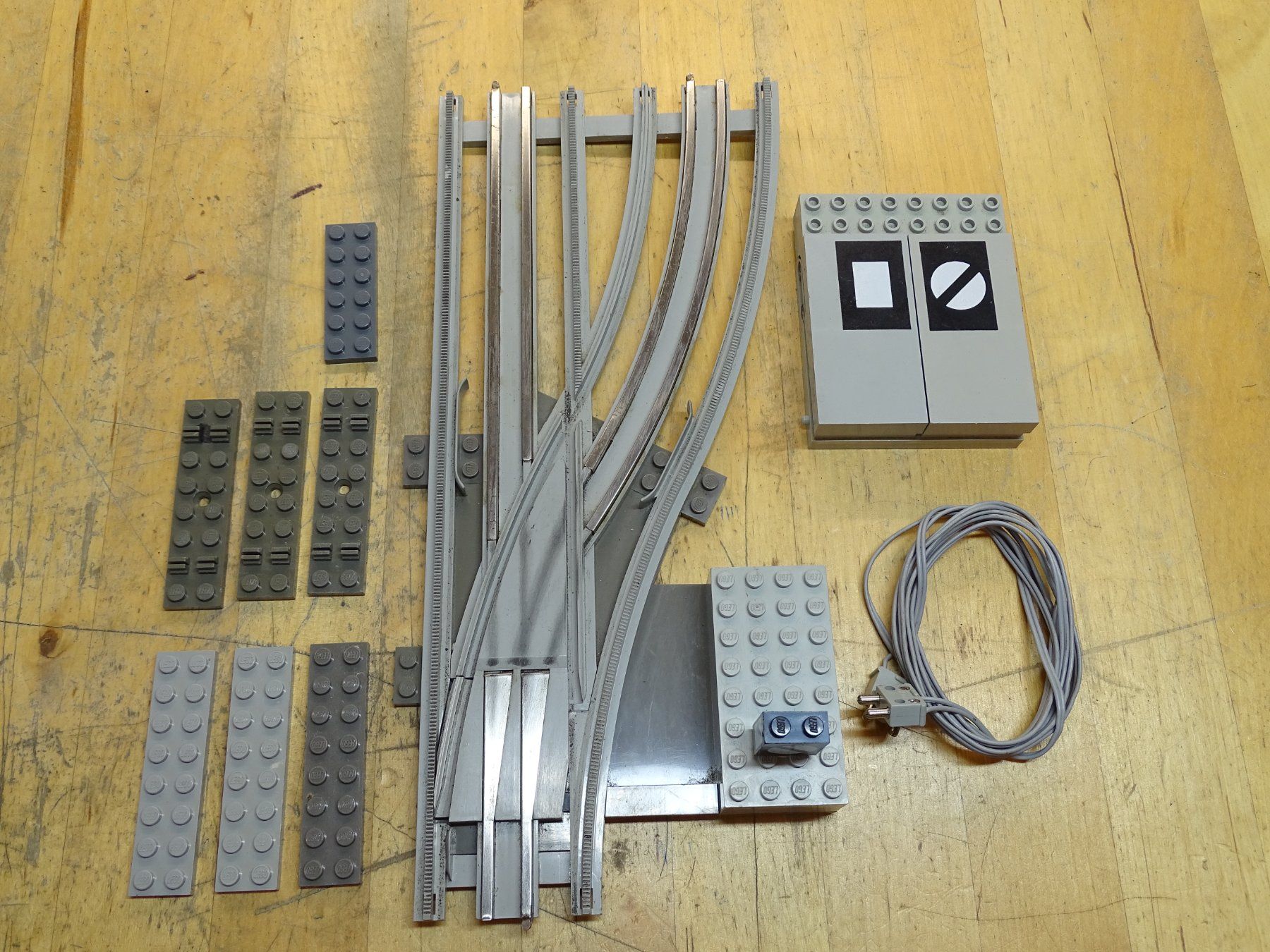 Lego Kit di costruzioni: Lego 7858 Elektrische Weiche Rechts, 12 Volt System – Usato da Wohlen AG venduto da Bricktoys