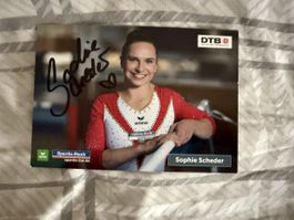 Autogrammkarte Sophie Scheder mit Unterschrift und Herz
