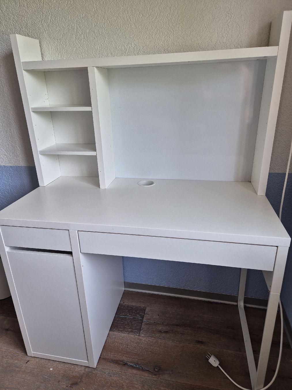 Ikea Scrivanie: bureau enfant IKEA blanc – Usato da Chézard-St-Martin venduto da mga_wx9m 2