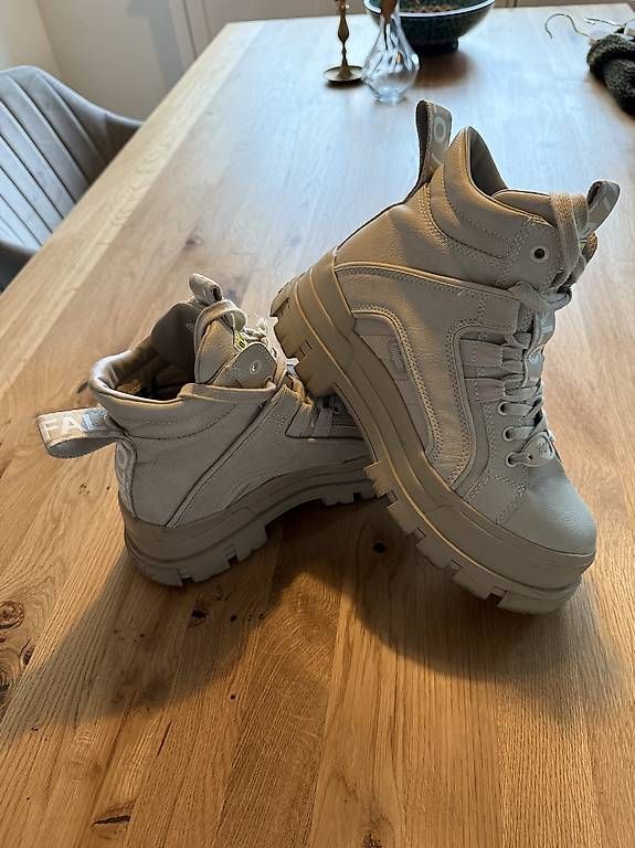 Scarpe da donna: Buffalo Aspha Mid Beige 38 – Usato da Oberriet SG venduto da dianam13
