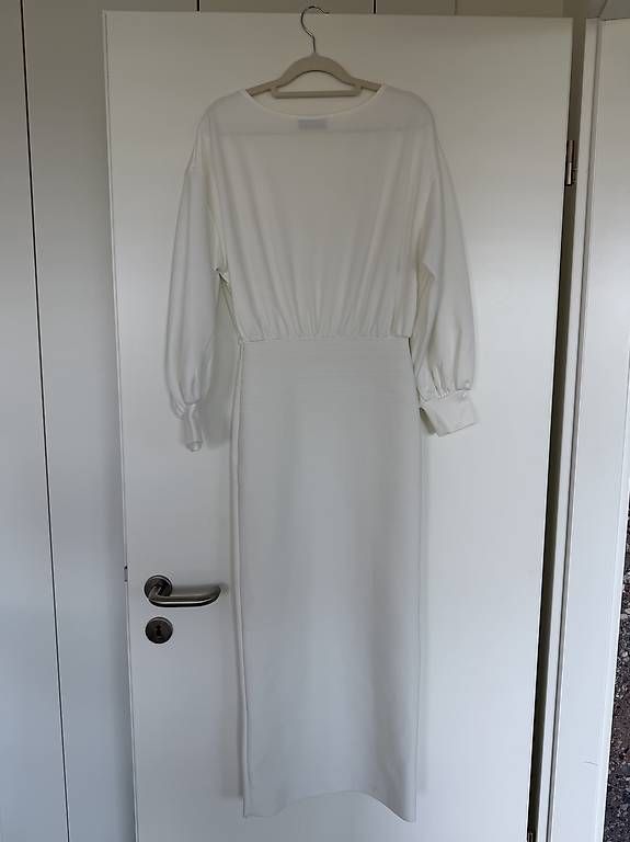 Vestiti: White Maxi Dress – Usato da Genève venduto da eka_c9sf 1
