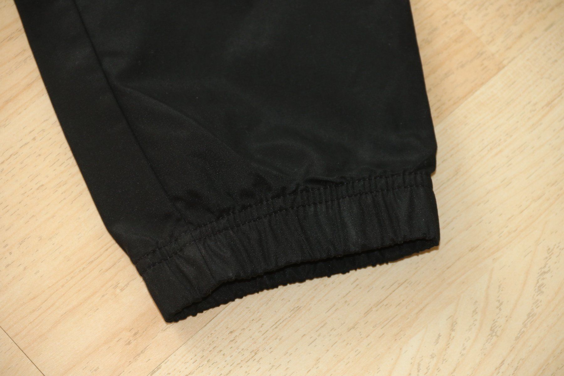 Nike Pantaloni: Neue Herren Hose von NIKE Gr.M – Nuovo e nell'imballaggio originale da Oberwil-Lieli venduto da Svetlana28 3