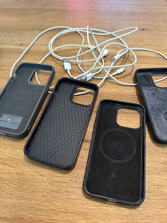 Cover & Protezioni schermo: Handyhüllen + Kabel iPhone 13 Pro – Usato da Muotathal venduto da ketola 2