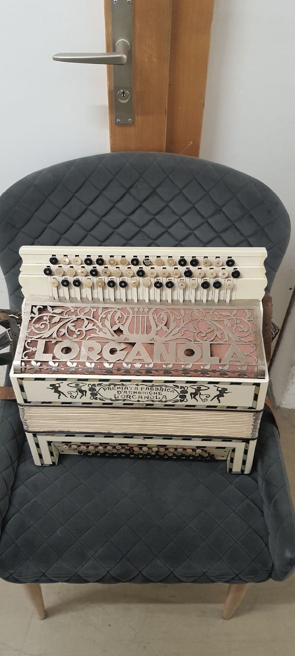 Strumenti musicali: accordéon chromatique  – Usato da Pont-de-la-Morge venduto da Mirabelle0 1