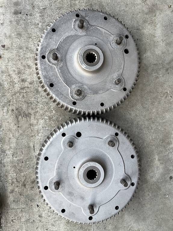 Porsche Tutti pezzi di ricambio auto: Bremstrommeln Porsche 356 B und C – Usato da Wangen an der Aare venduto da Chevy55