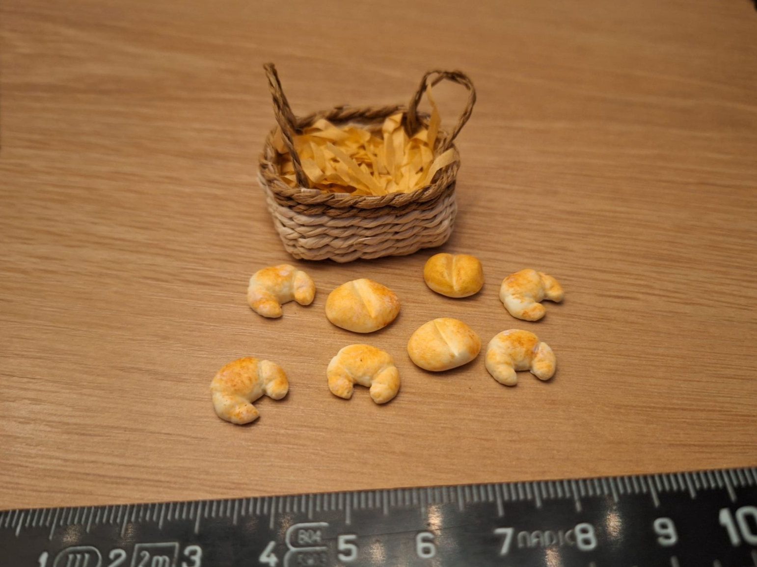 Puppenhäuser & -möbel: Handmade Weggli Gipfeli Korb – Neu (gemäss Beschreibung) aus Zürich von HandmadeTinyFood 2