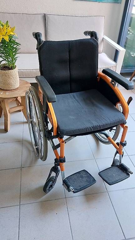 Rollstühle: Ottobock Rollstuhl 45 cm – Gebraucht aus Binningen von mac_zxt7 4