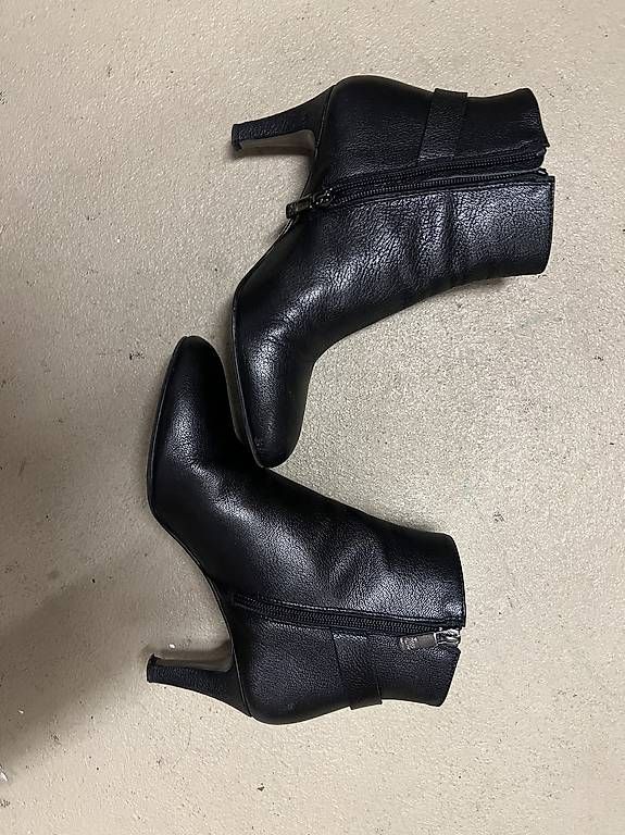 Scarpe da donna: Navyboot Stiefeletten 37 1/2 Grösse  – Usato da Uster venduto da cut_7g79