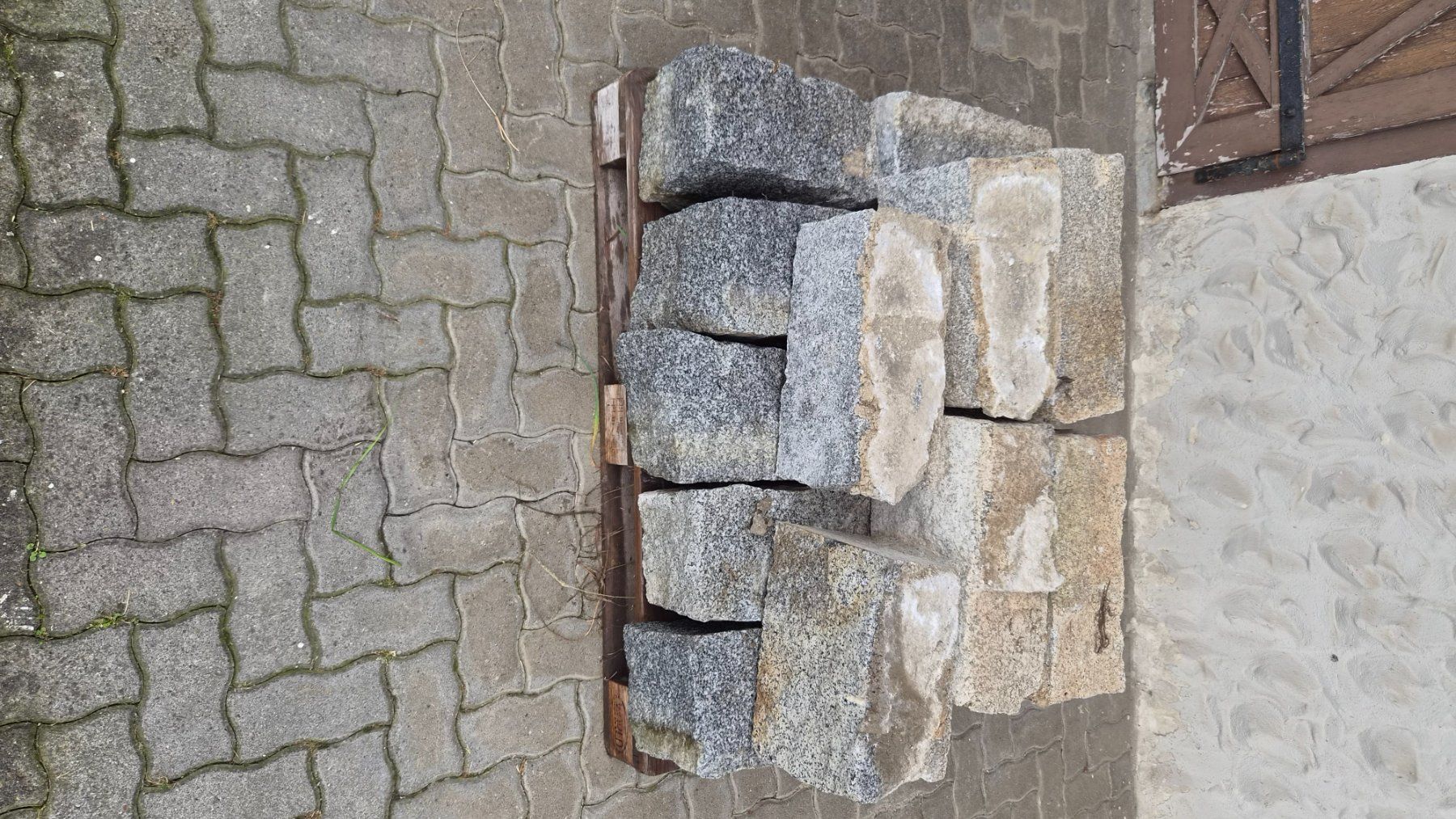 Pietre & tegole: Granitquadersteine – Usato da Muolen venduto da Bipu 1