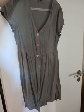 Kleid Chicoree oliv mit Knöpfen kurz Grösse M 