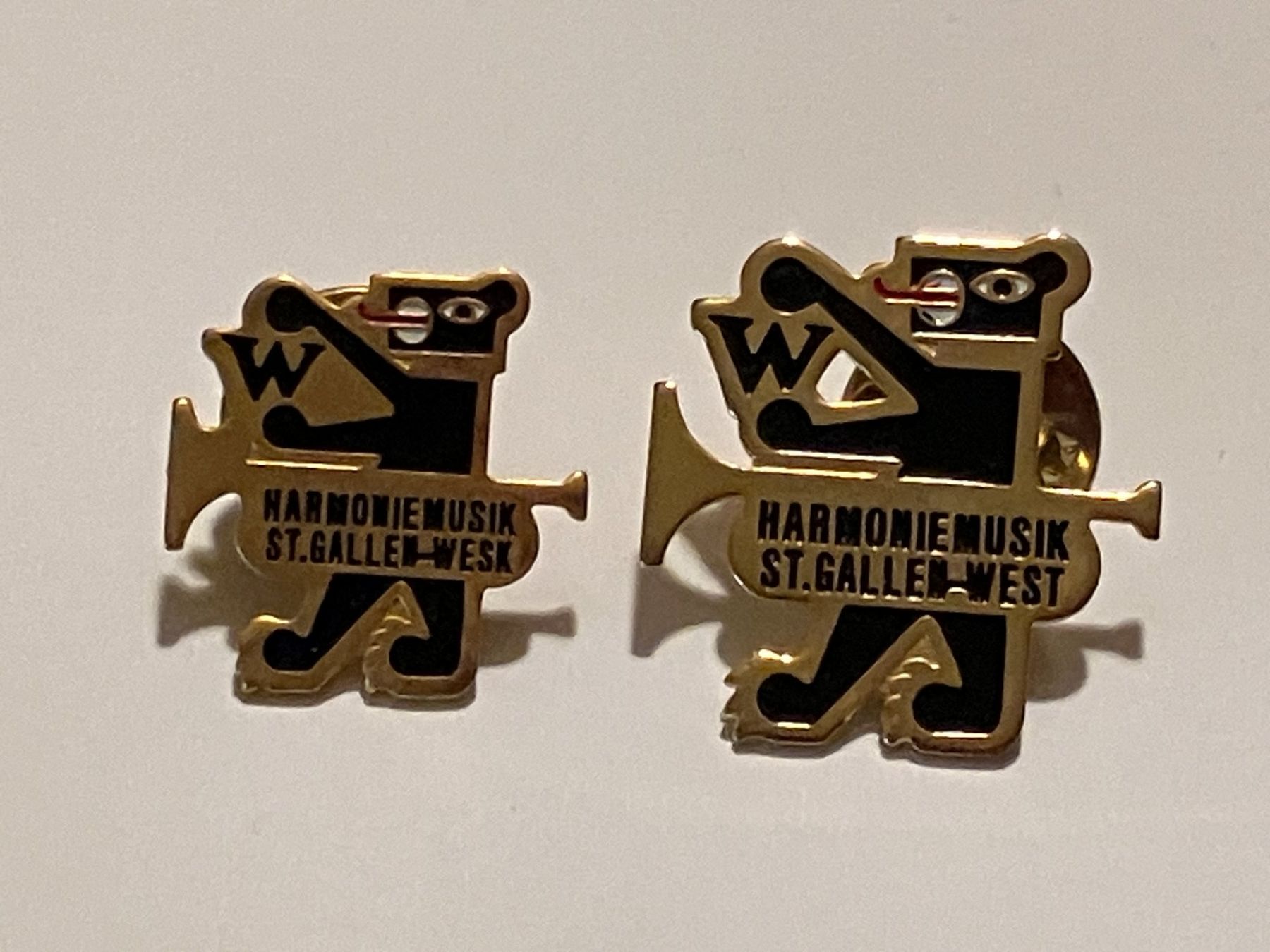 Placchette & Badge: 2 Pin Harmoniemusik St. Gallen West – Usato da Basel venduto da djwwpp