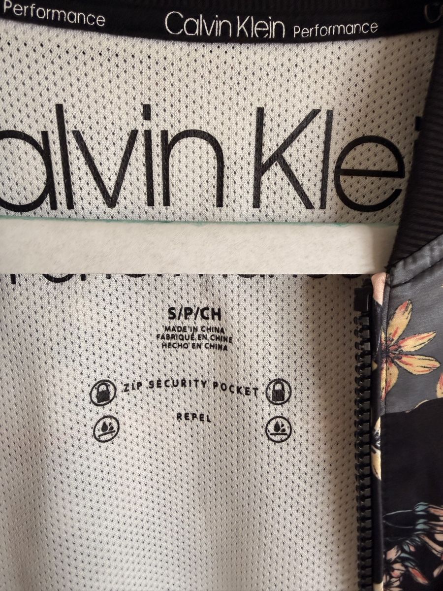 Giacche: Calvin Klein floral bomber jacket, size S – Usato da Zürich venduto da Vikkinikki 2