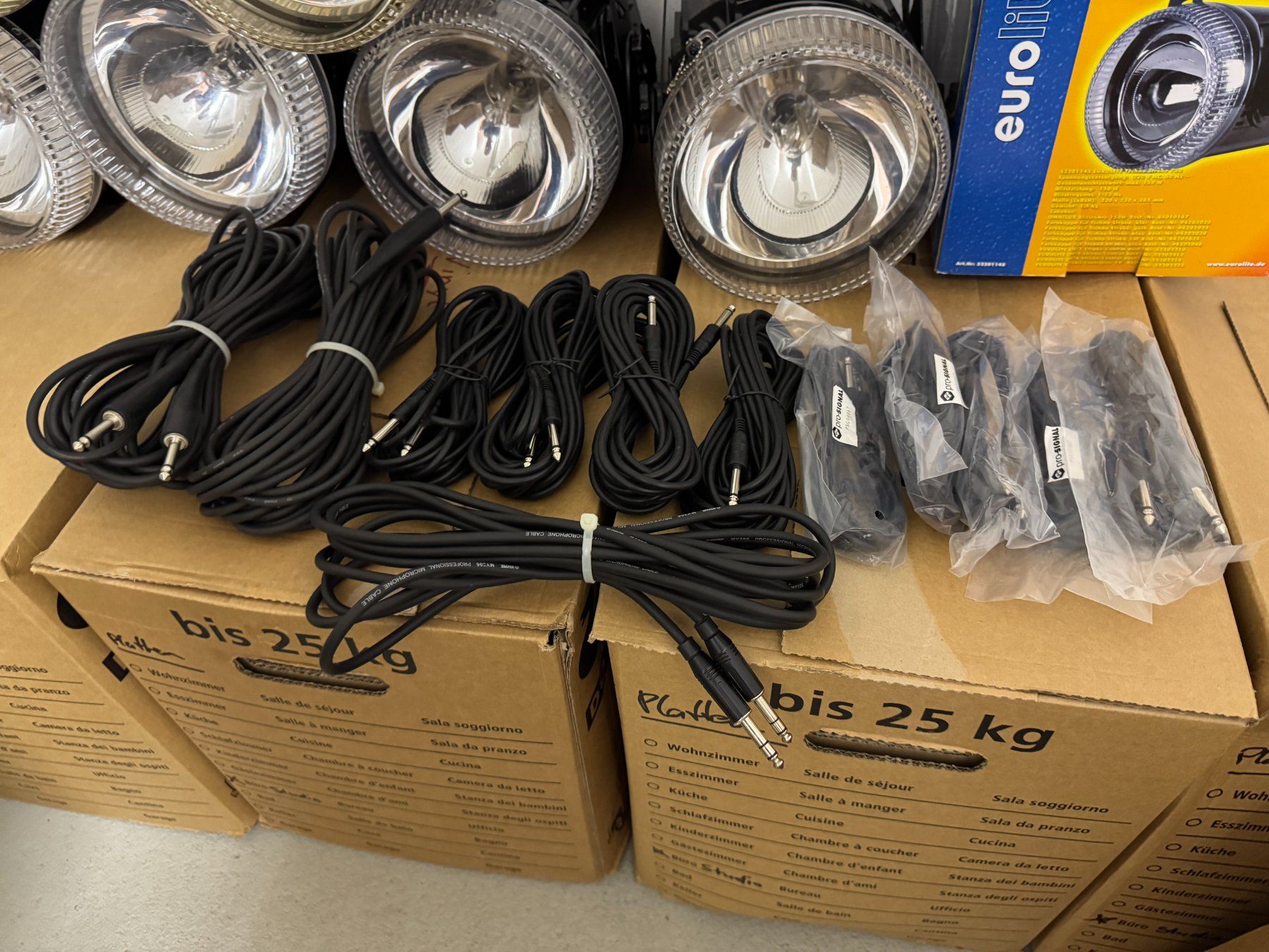 Lampade: EUROLITE Techno Srobe 750 Stroboskop-Set +Steuerung – Usato da Unterkulm venduto da mdd_designs 5