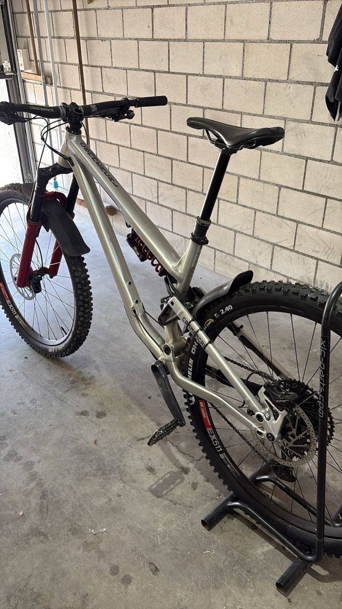 Velos: Commencal meta v4 tr – Gebraucht aus Maienfeld von Irniger-m-a-x 4