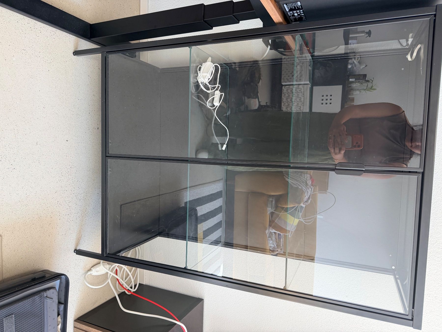 Scaffali: Black glass shelf from IKEA. – Usato da Dübendorf venduto da xce_m8qq 2