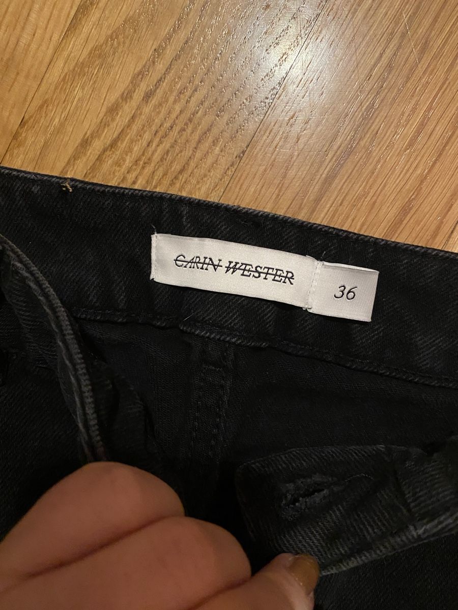Jeans: Short jeans noir Carin Wester taille 36 – Gebraucht aus Epagny von nie_n5yb 1