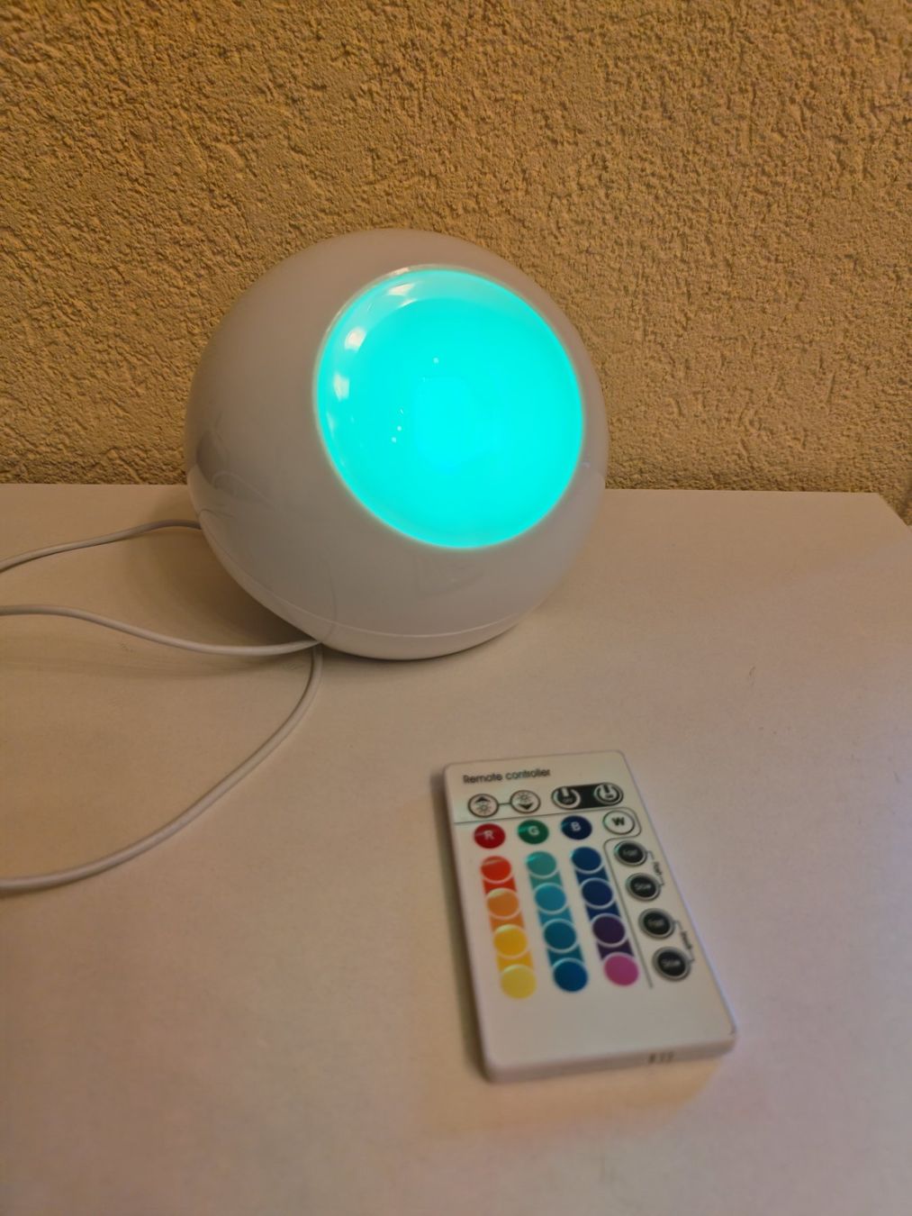 Lampade: Runde RGB Tischleuchte – Usato da Liestal venduto da Kratzilla 2