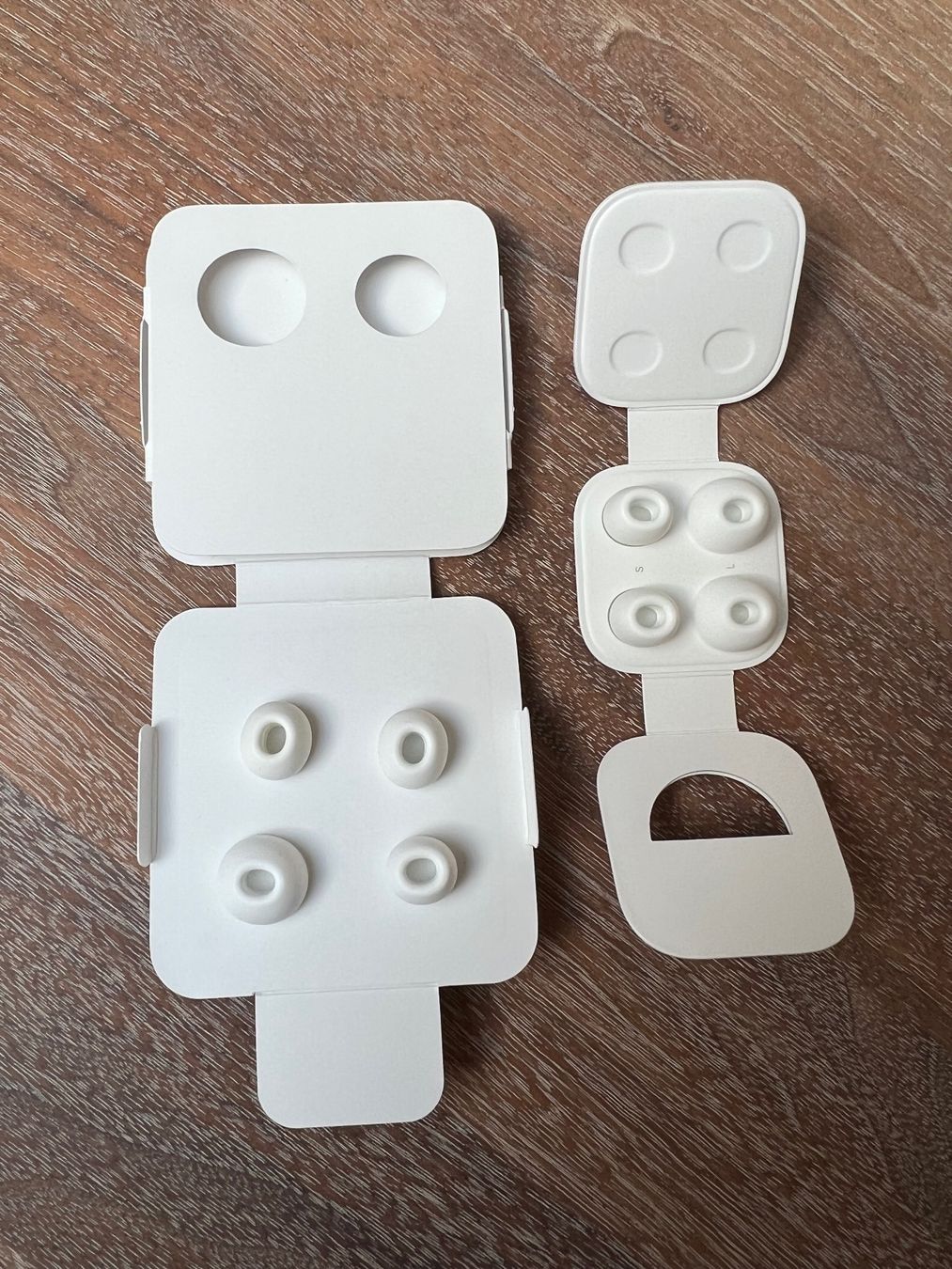 Apple Headsets: APPLE AirPods Pro 1st Gen Wireless Charging Case / Air Pods – Gebraucht aus Worb von  4