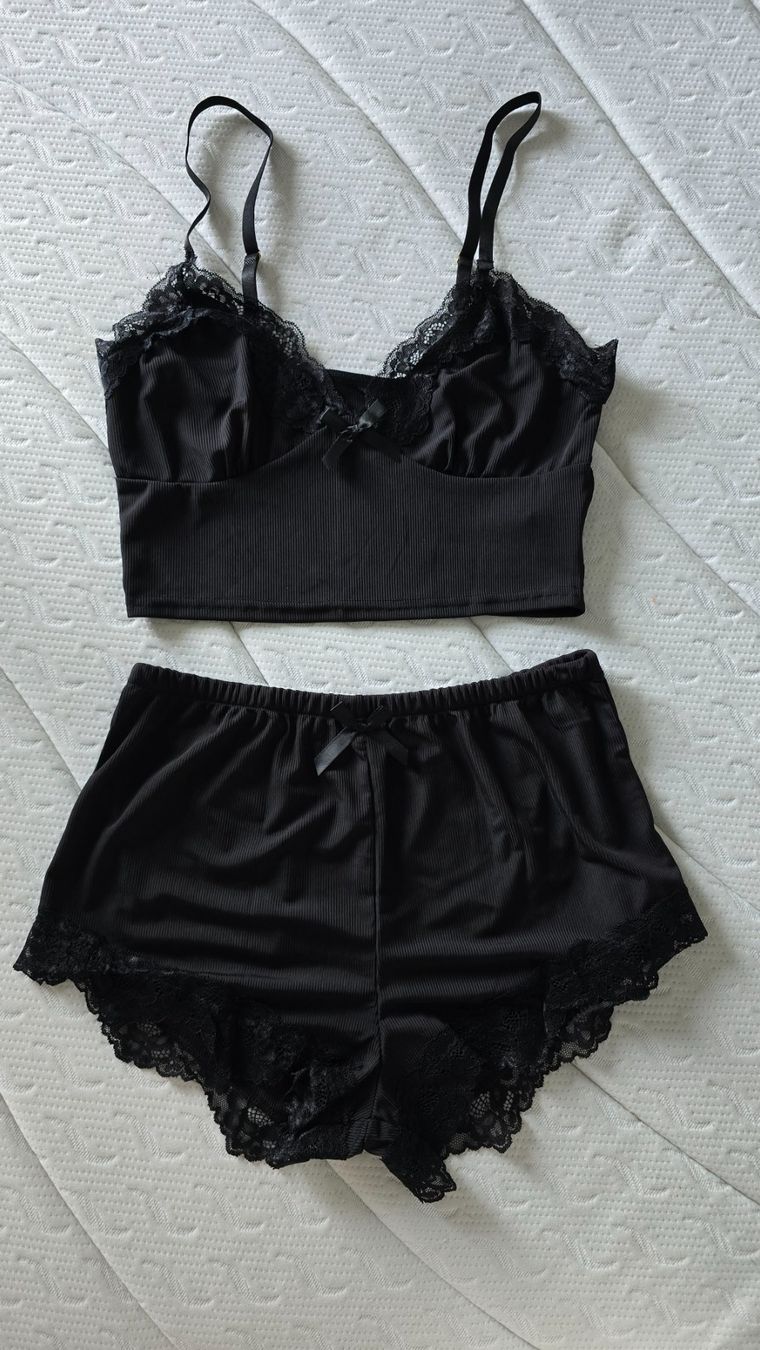 Negligees & Pigiami: Geripptes Loungewear-Ensemble mit Spitzen-Details - S – Nuovo (secondo la descrizione) da Thalwil venduto da VitaMini