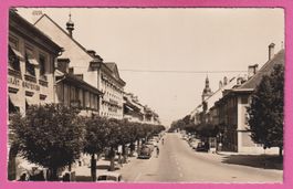 Bulle Grand Rue 1965 mit älteren Autos