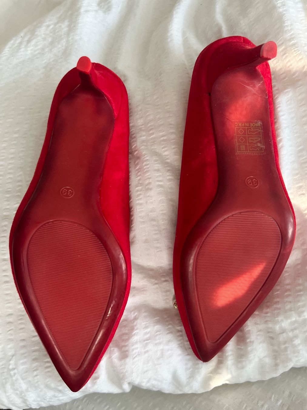 Scarpe da donna: Neue Pumps Gr. 39 - rot mit Perlendetails – Nuovo (secondo la descrizione) da Turgi venduto da SHK 4