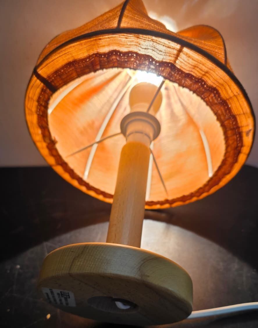 Lampade: Wunderschöne Holz-Tischlampe mit Stoffschirm – Usato da Flums venduto da Flumsantik 2