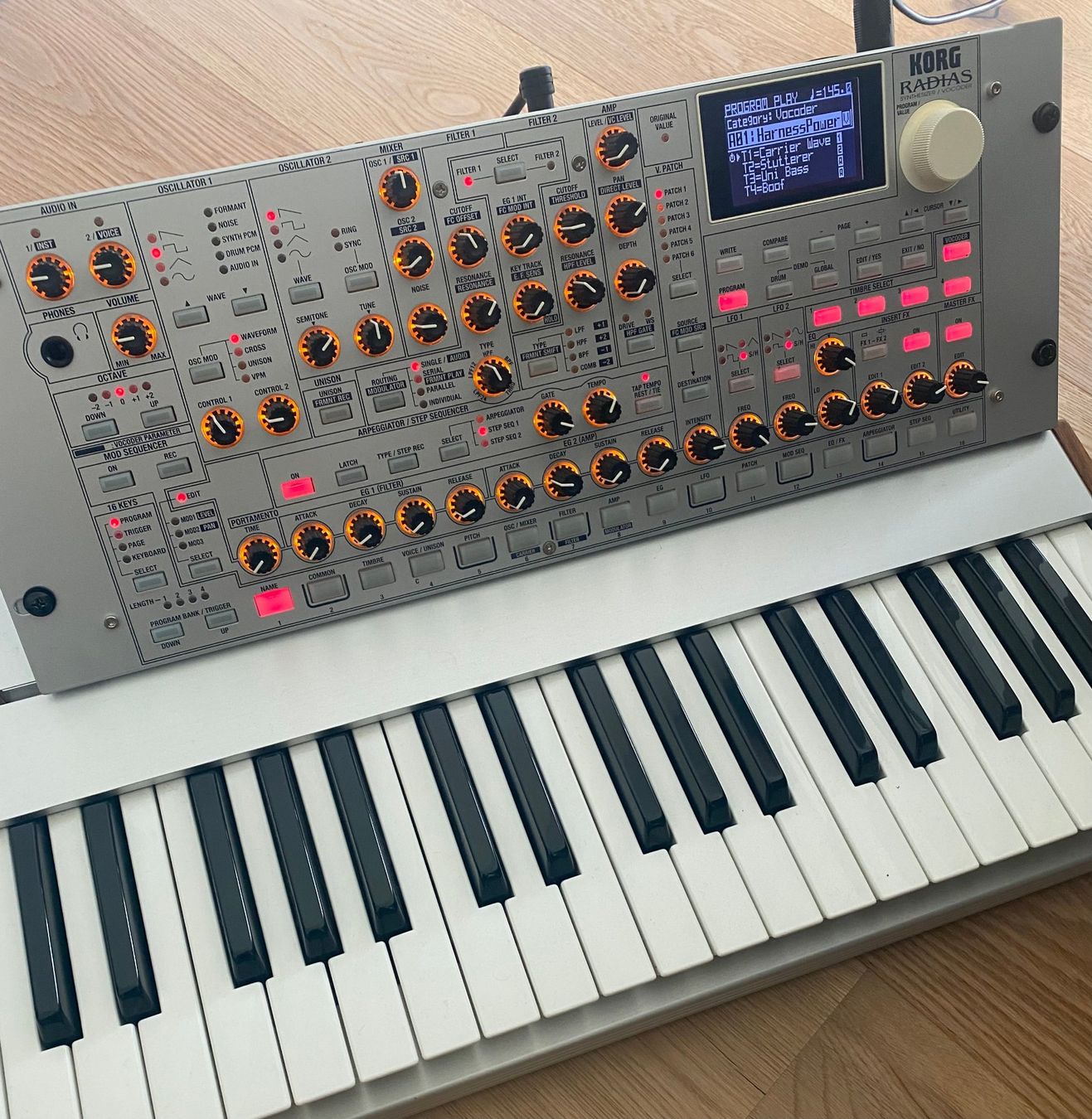 Korg Instruments de musique: Korg Radias – D'occasion à Meggen par rr74rr 1
