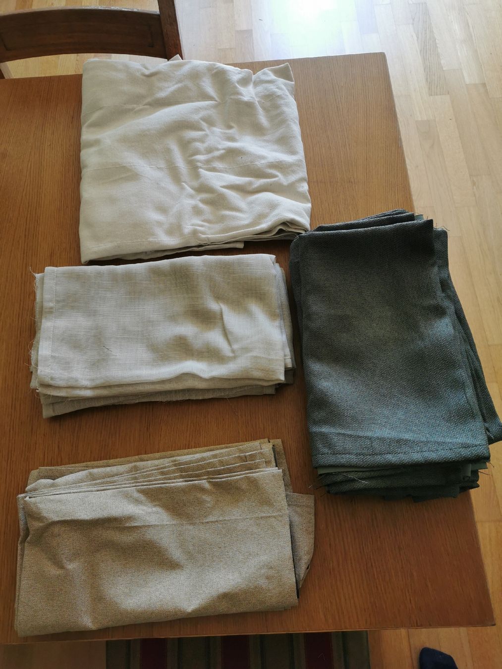 Tessuti: Diverse Stoffabschnitte von Ikea – Usato da Unterentfelden venduto da gretschli