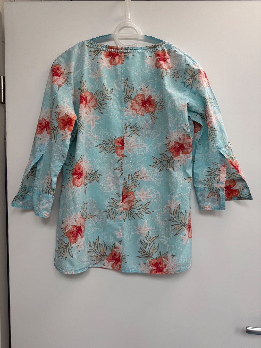 Esprit Chemisiers: Esprit Bluse hellblau Blumenmuster Grösse 34 – D'occasion à Urdorf par roses202 1