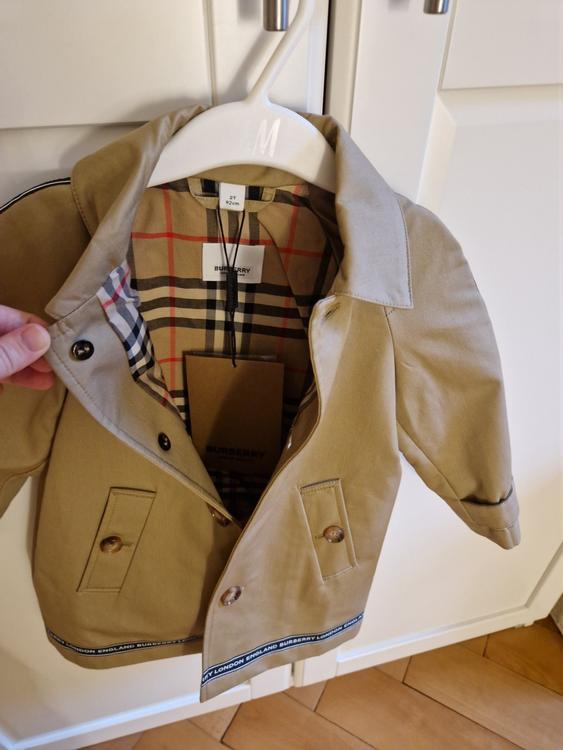 Burberry - 24m / 92 cm. New with tags. Original price 950 ch