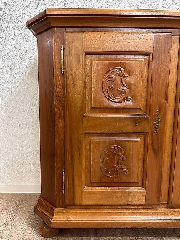 Cassettiere: Vintage Barock Nussbaum Sideboard von Fässler – Usato da Obernau venduto da Arche_Noah_Brocki 2