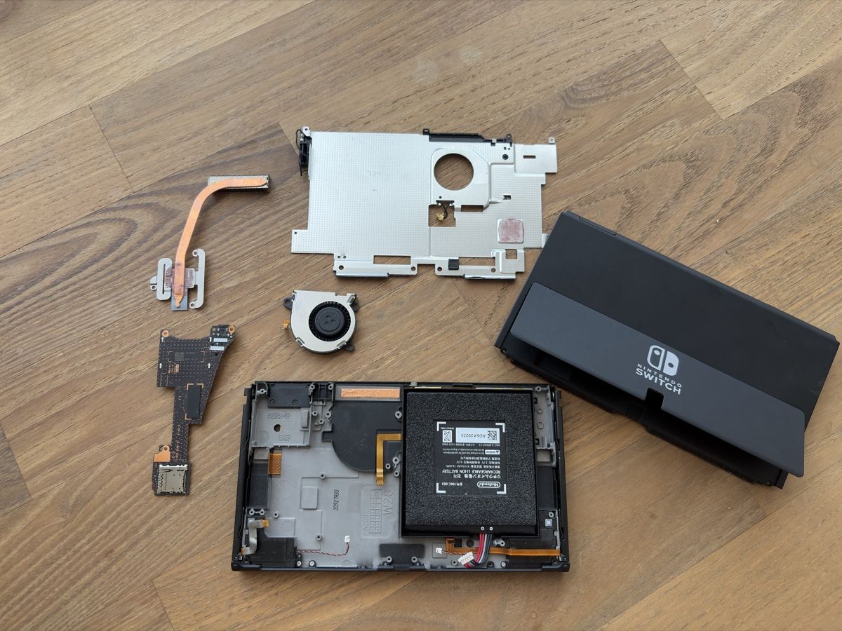 Nintendo Console: Nintendo Switch OLED Konsole – ohne Mainboard, Neu – Nuovo (secondo la descrizione) da Magden venduto da whosnipedme