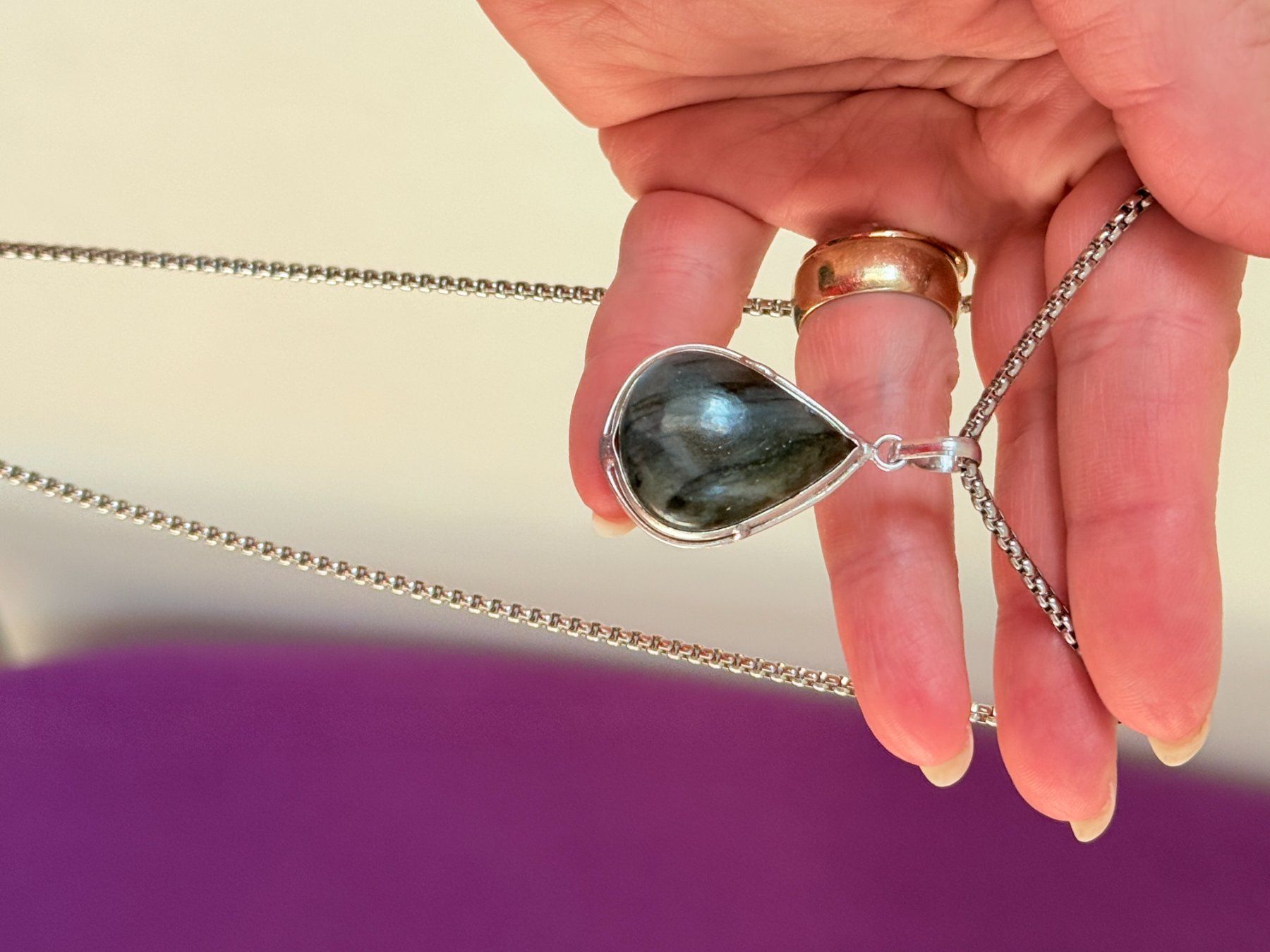 Catenine: Collier avec pendentif en labradorite naturelle – Nuovo e nell'imballaggio originale da Genève venduto da AGBERG 3