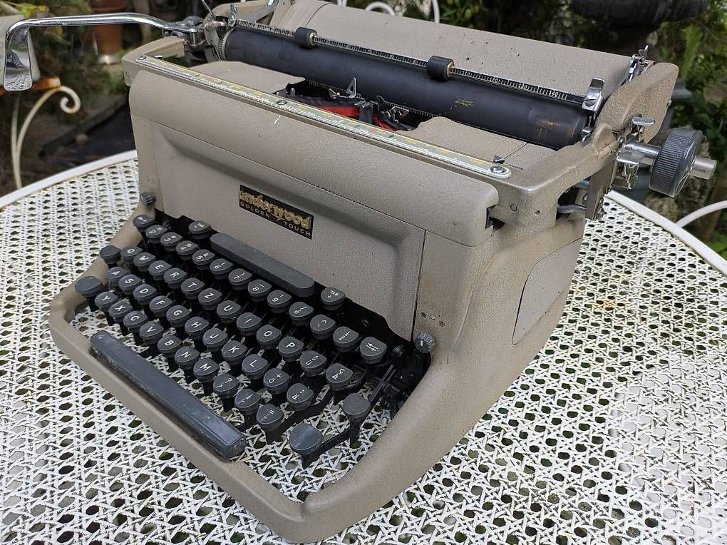 Underwood Schreibmaschinen: underwood Golden Touch Schreibmaschine – Gebraucht aus Binningen von Smile-46 1
