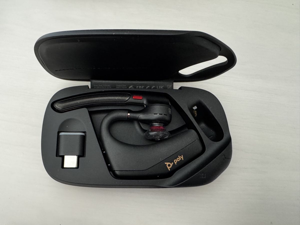 Cuffie: Poly Voyager Legend 50 UC Bluetooth headset black incl. case – Nuovo (secondo la descrizione) da Muntelier venduto da Livingstone