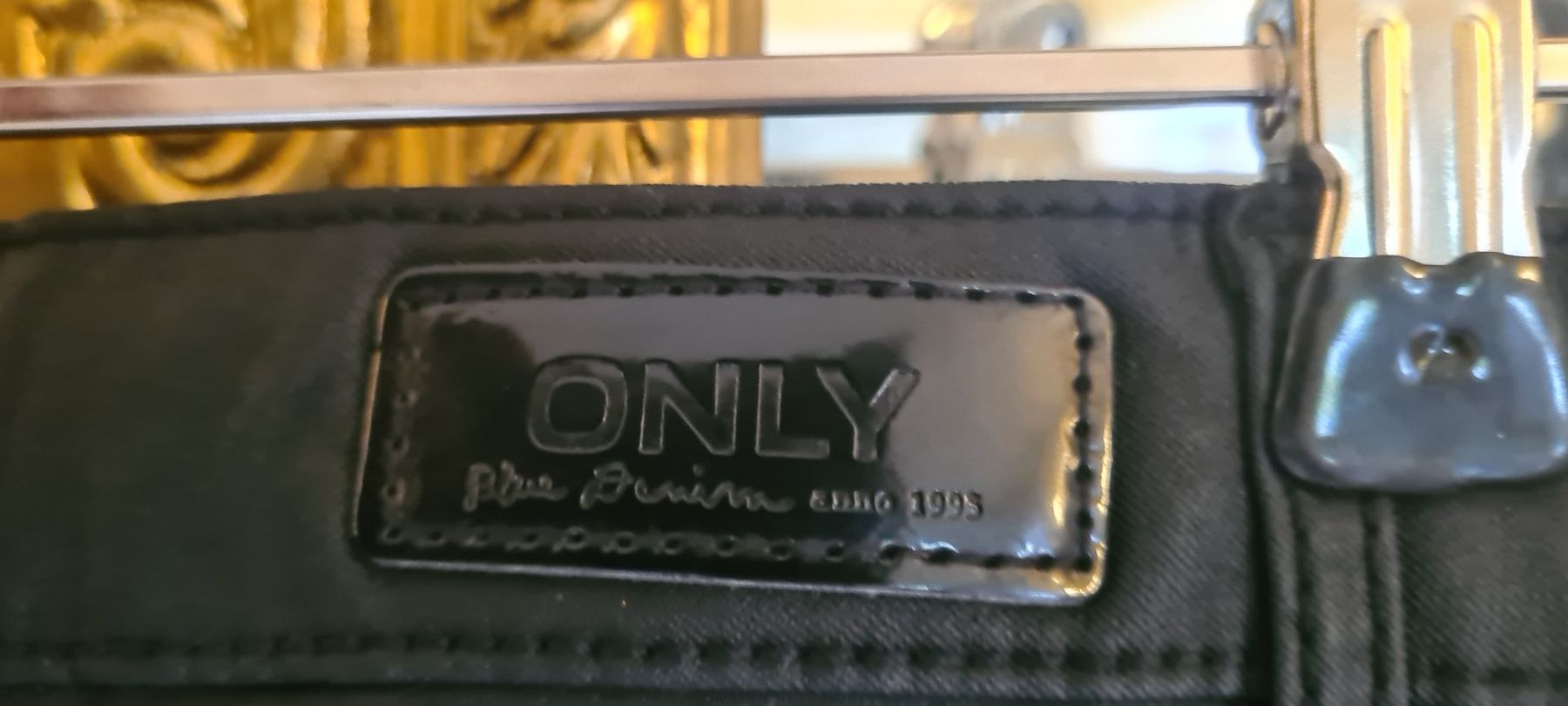 Only Pantaloni: Kunstleder Hose Only – Usato da Allschwil venduto da Virgo 4