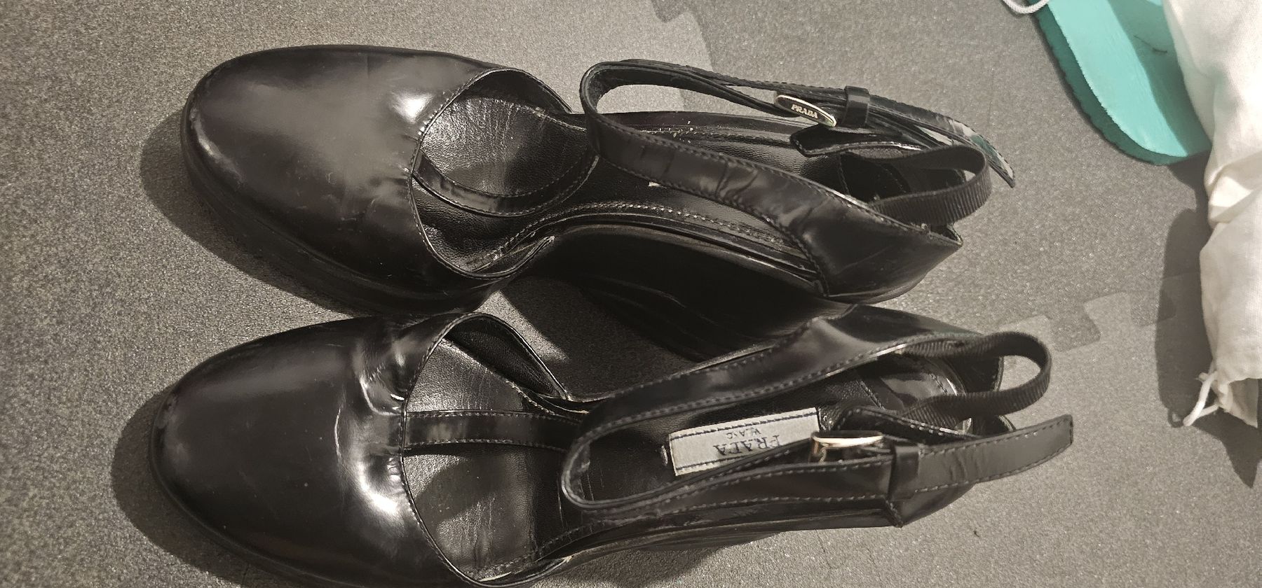 Prada Chaussures femmes: Prada Wedge – D'occasion à La Tour-de-Peilz par mcp_w7rw 1