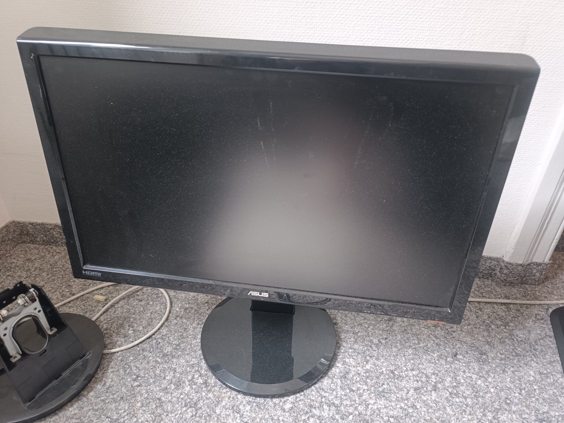 Asus Monitor: ASUS Bildschirm – Usato da Freidorf TG venduto da Daniel74