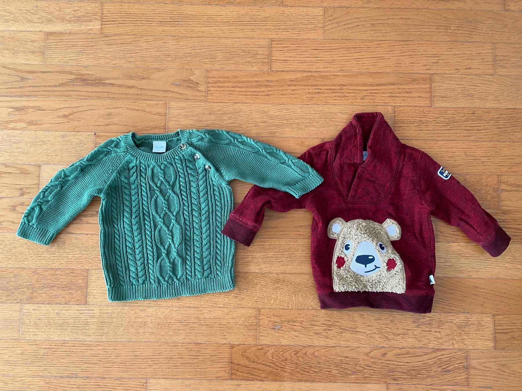 Lotti & Set di vestiti: Kleiderpaket 4-teilig Pullis Jeans Latzhose Gr 74-80 – Usato da Wädenswil venduto da PeterWaedi 1