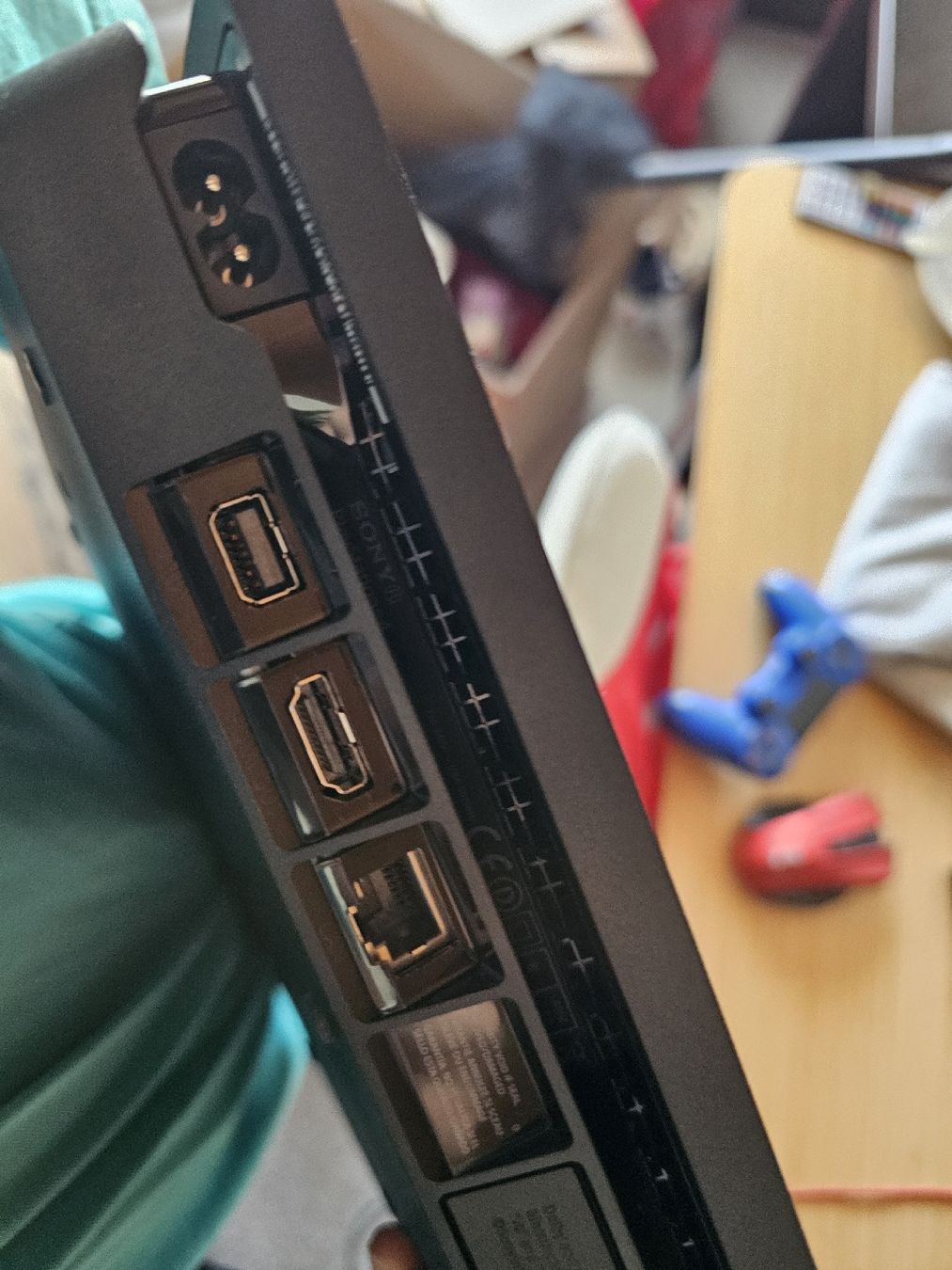 Sony Konsolen: PS 4 Mit Kontroller und Kabel – Gebraucht aus Winterthur von kam_6scr 1