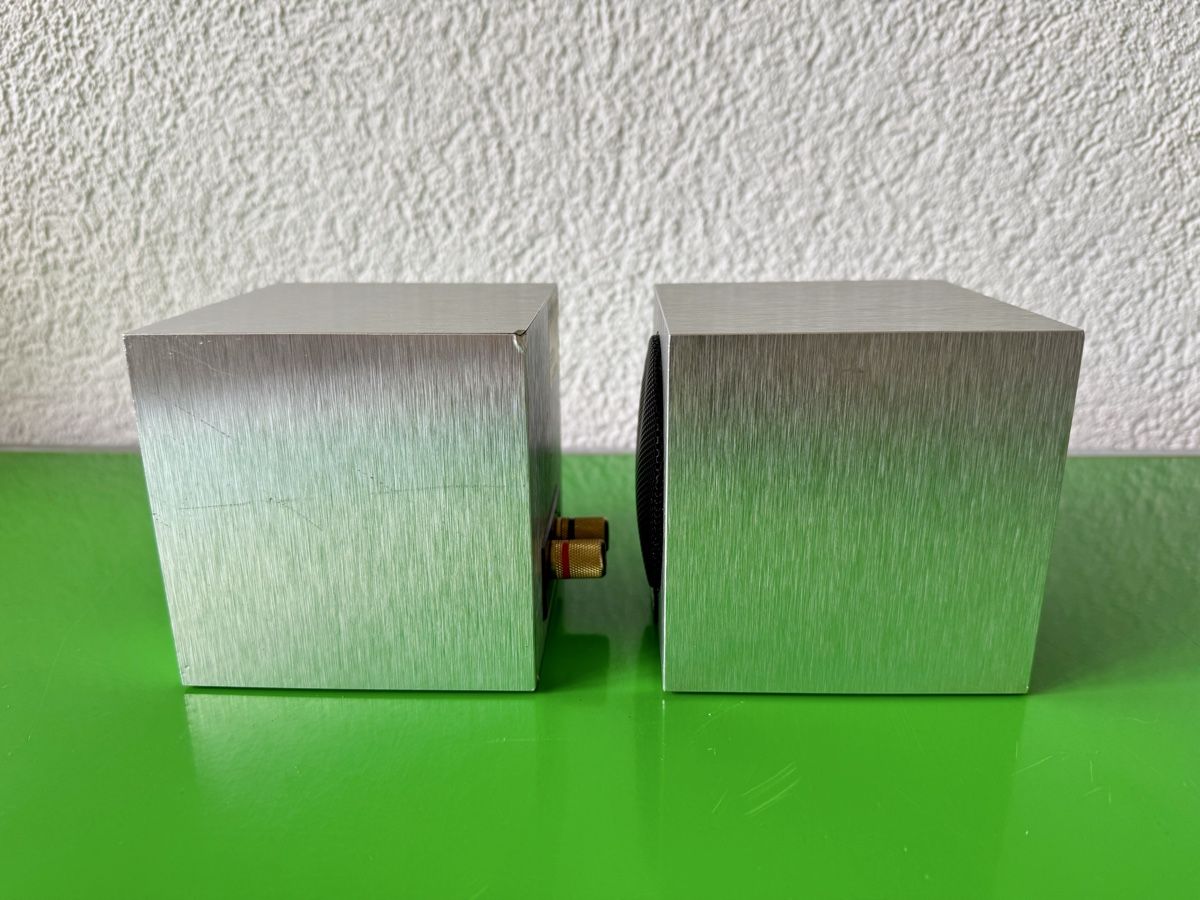 Revox Casse acustiche: Revox Magic Cube - paire avec pieds – Usato da Moutier venduto da MajoretteMuffin 3