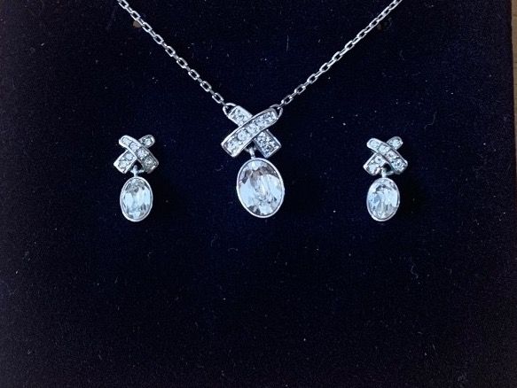 Swarovski Catenine: Swarovski-Set: Halskette und Ohrstecker – Usato da Zürich venduto da Nora321
