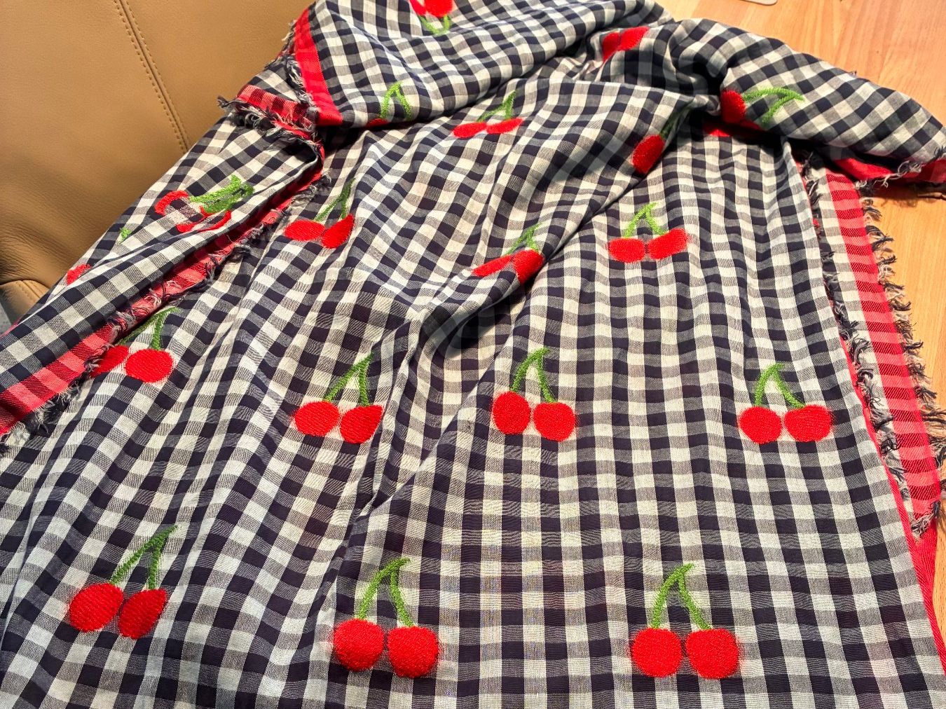Foulard & Sciarpe: Schal vichykaro mit Kirschen – Usato da Berikon venduto da sei_9bck