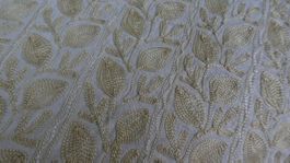 älteres Stoffstück mit Blumenmuster creme/beige
