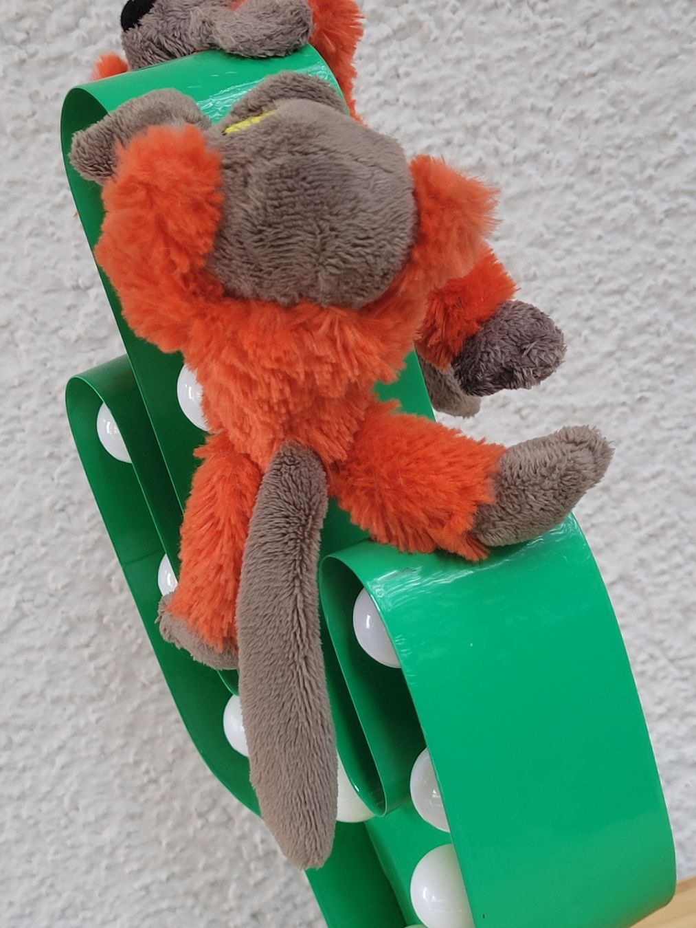 Coop Spielzeuge: 🧡 2 Süsse VARI Äffchen Coop Jamadu mit "Magnethänden" – Gebraucht aus Buttikon SZ von Renco 1