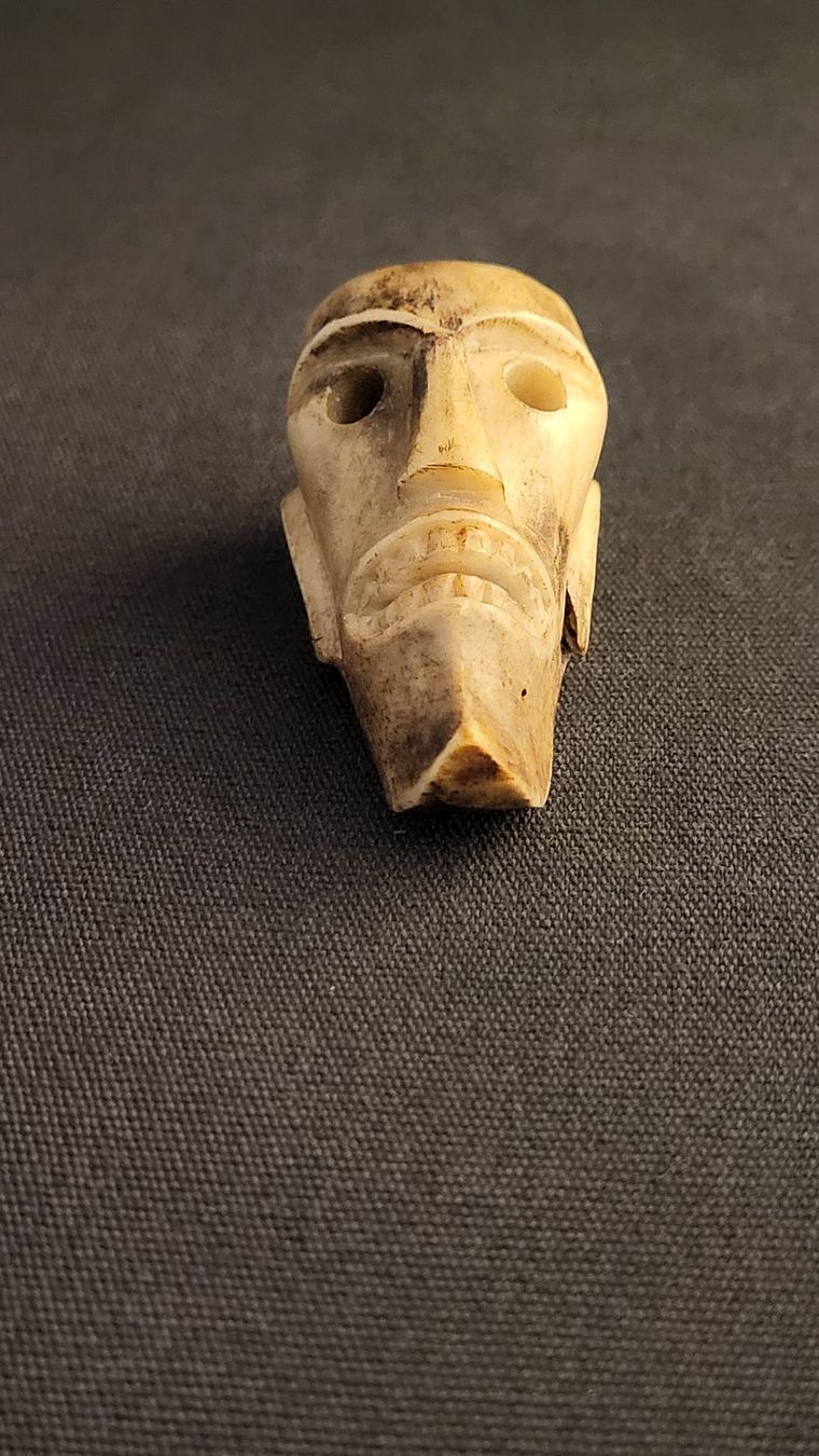 Figurines: Antike geschnitzte Knochenmaske – D'occasion à Basel par spinne02 4