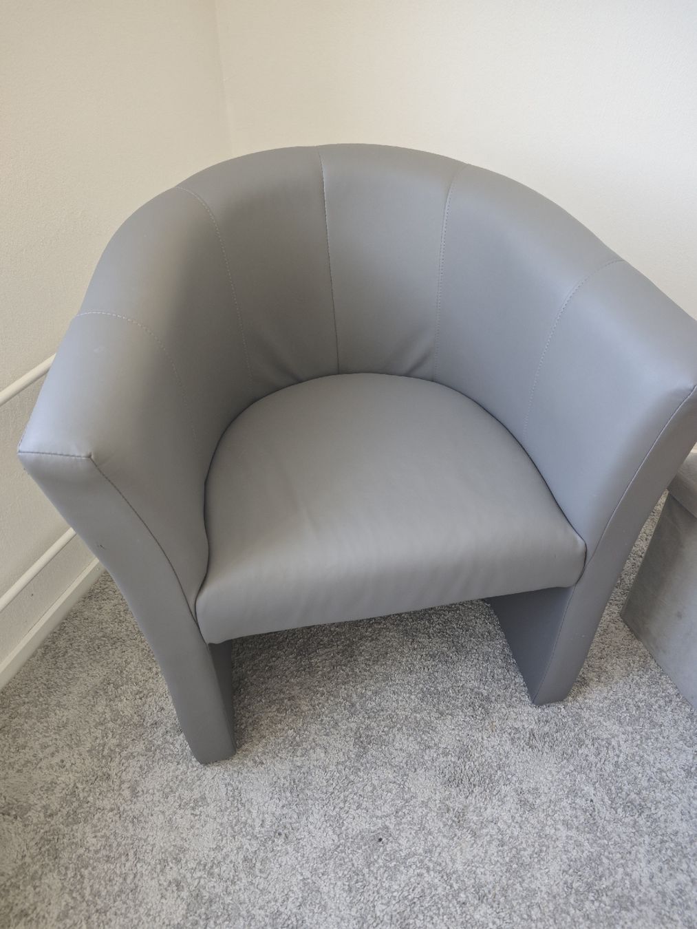 Sessel: Wohnzimmer-Set: Sessel, Hocker & Teppich 170x 240  – Gebraucht aus Chur von Edina1994 2